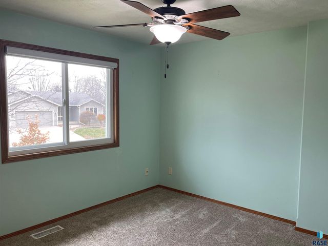 4309 S Pillsberry Ave Avenue, Sioux Falls, SD 57103