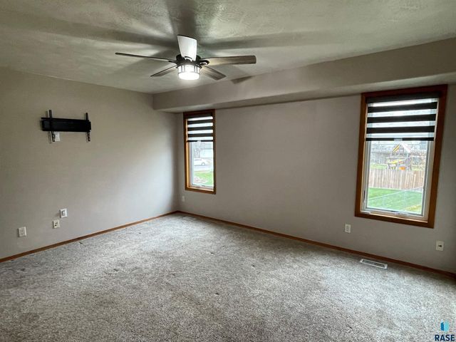 4309 S Pillsberry Ave Avenue, Sioux Falls, SD 57103