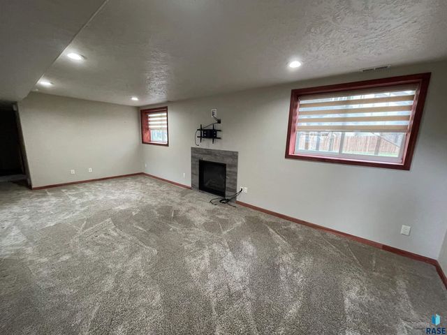 4309 S Pillsberry Ave Avenue, Sioux Falls, SD 57103