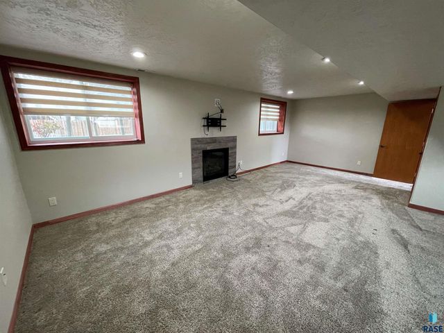 4309 S Pillsberry Ave Avenue, Sioux Falls, SD 57103