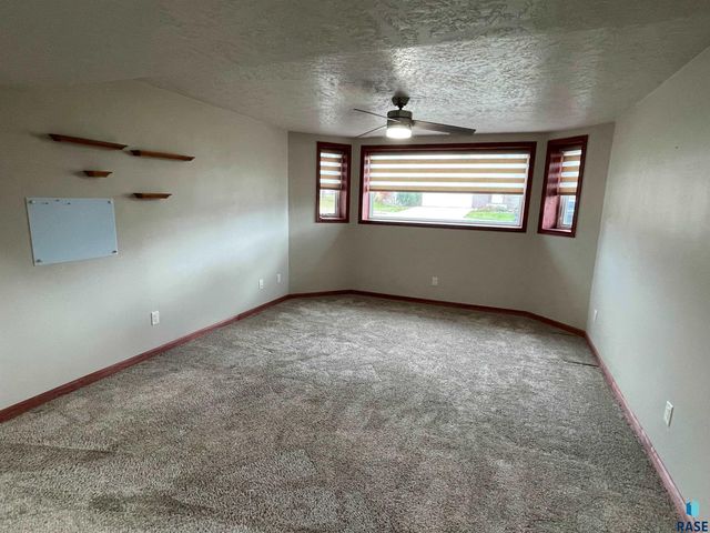 4309 S Pillsberry Ave Avenue, Sioux Falls, SD 57103