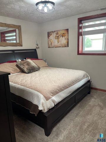 4309 S Pillsberry Ave Avenue, Sioux Falls, SD 57103