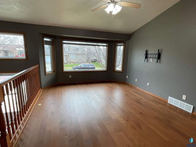 4309 S Pillsberry Ave Avenue, Sioux Falls, SD 57103