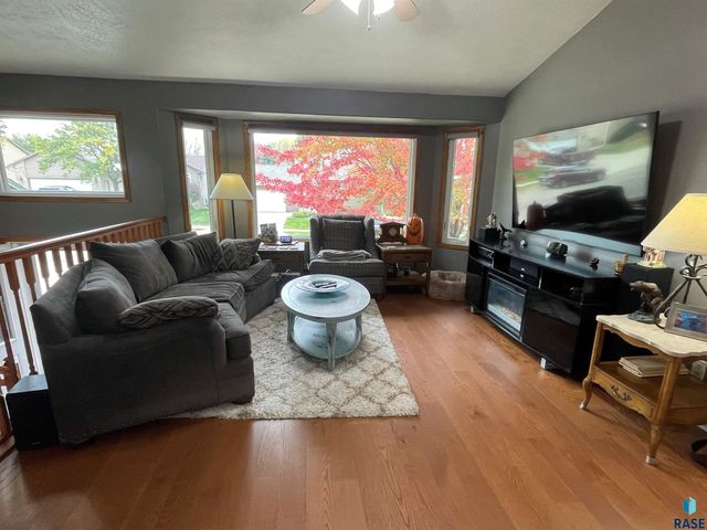 4309 S Pillsberry Ave Avenue, Sioux Falls, SD 57103