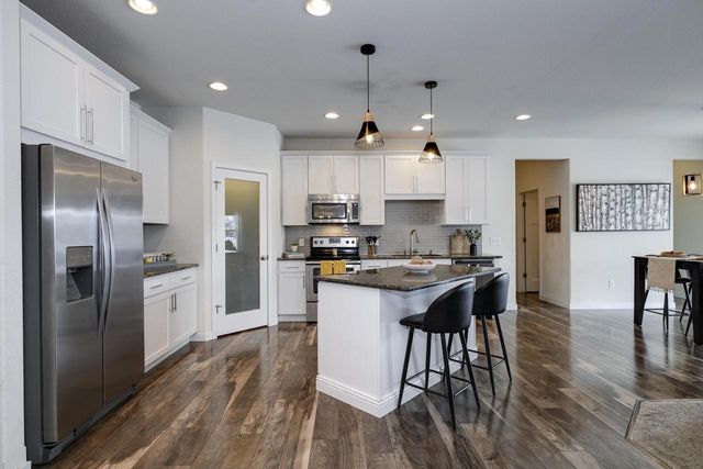 6662 Dusky Glen, Windsor, WI 53598