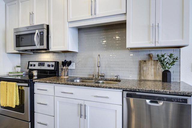 6662 Dusky Glen, Windsor, WI 53598