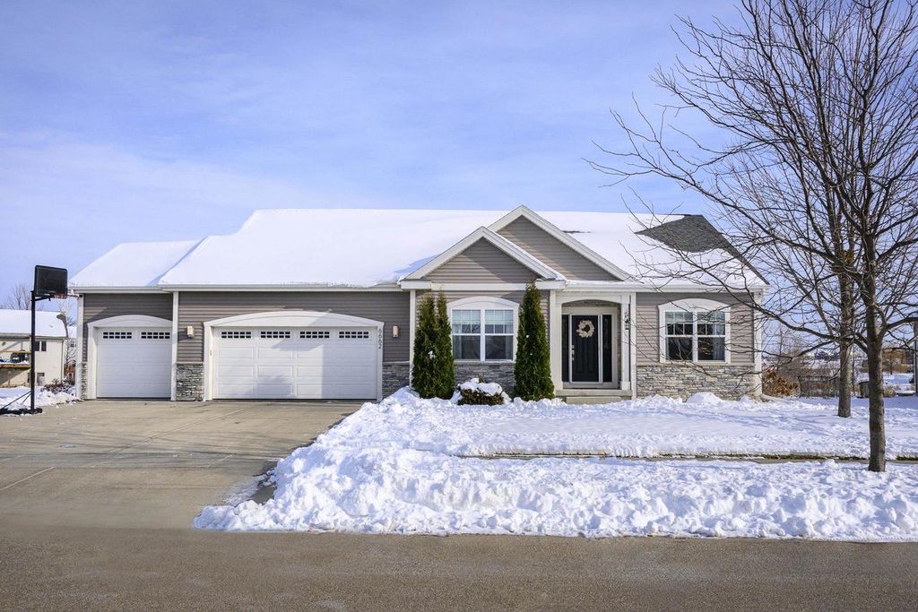 6662 Dusky Glen, Windsor, WI 53598