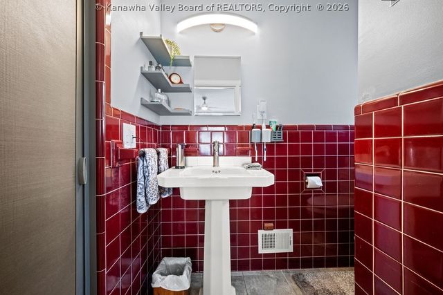 4303 Virginia Avenue Se, Charleston, WV 25304