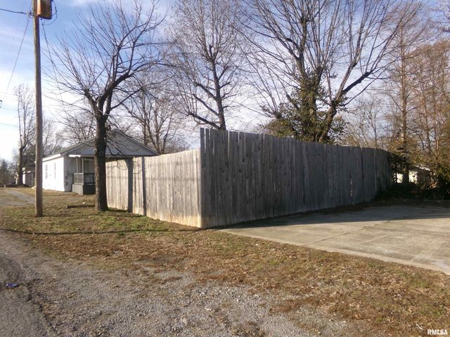 402 N Cochran Street, West Frankfort, IL 62896