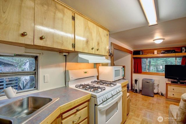89 Sunset Circle, Deming, WA 98244