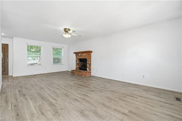 4 Eaver CT, Portsmouth, VA 23703