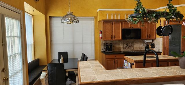 809 Forest Hollow Drive, Hurst, TX 76053