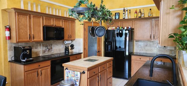 809 Forest Hollow Drive, Hurst, TX 76053