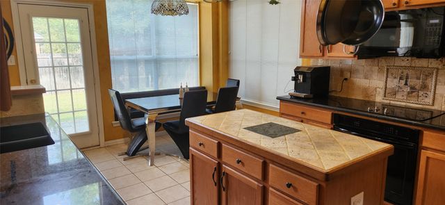 809 Forest Hollow Drive, Hurst, TX 76053