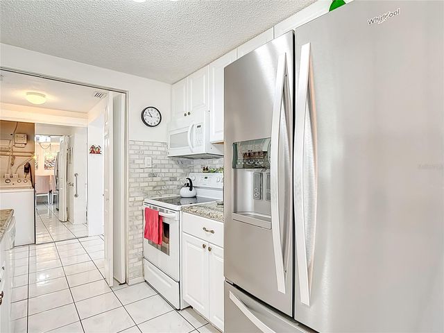 19014 SUNLAKE BOULEVARD, Lutz, FL 33558