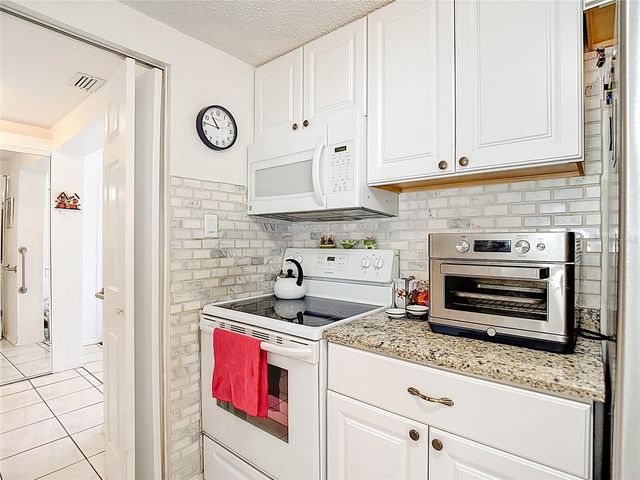 19014 SUNLAKE BOULEVARD, Lutz, FL 33558