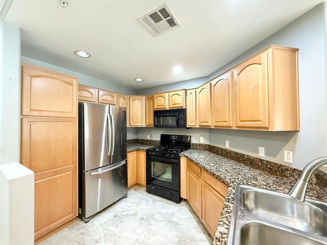5450 E Deer Valley Drive Unit 1006, Phoenix, AZ 85054