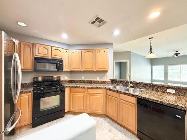 5450 E Deer Valley Drive Unit 1006, Phoenix, AZ 85054