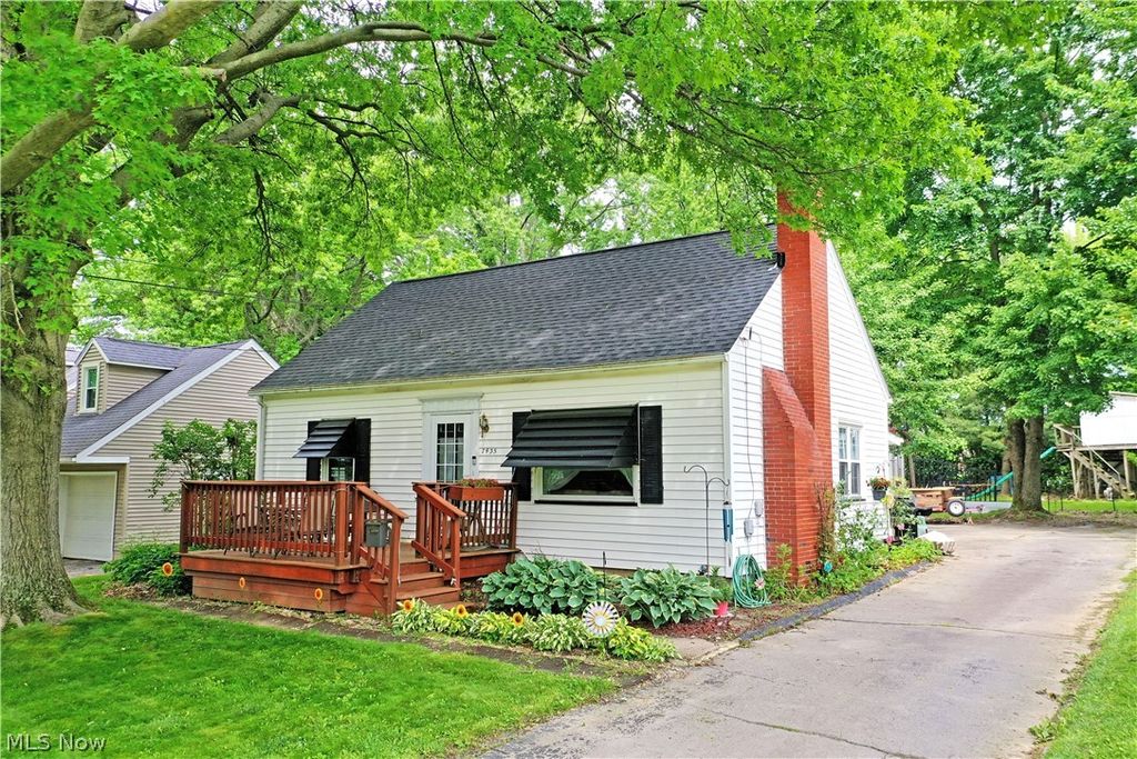 7435 Westview Drive, Youngstown, OH 44512