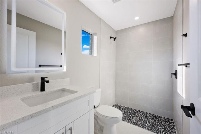 1910 NE 42nd TER, Cape Coral, FL 33909