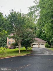 5810 HANNORA LN, Fairfax Station, VA 22039