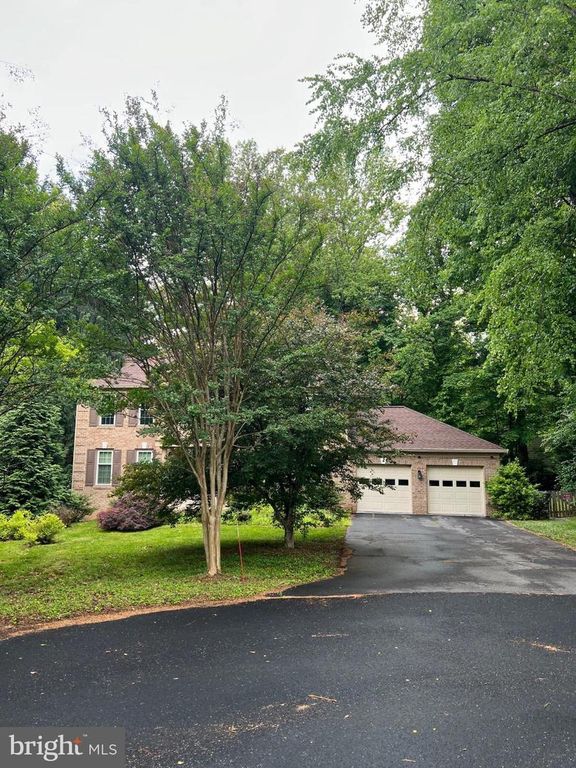 5810 HANNORA LN, Fairfax Station, VA 22039