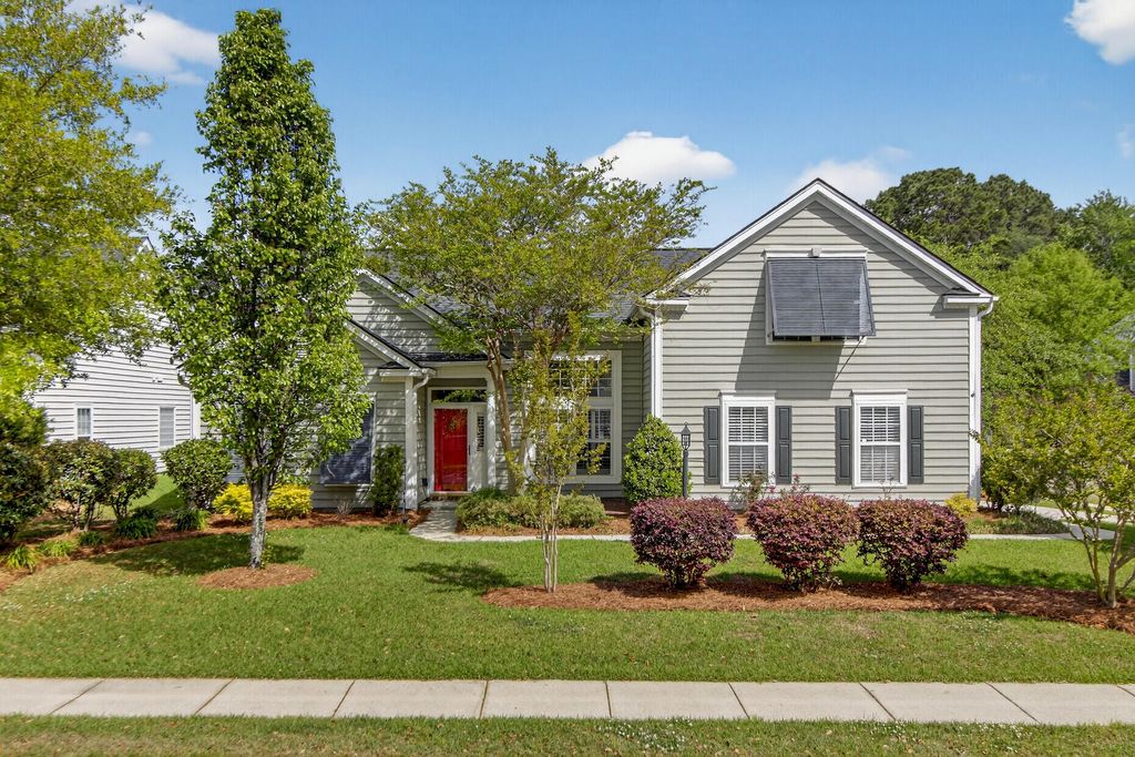 Image 1 of property listing at 152 Back Tee Circle, Summerville, SC 29485