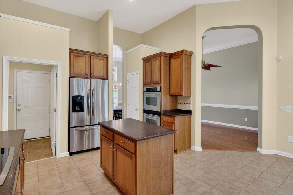 Image 14 of property listing at 152 Back Tee Circle, Summerville, SC 29485