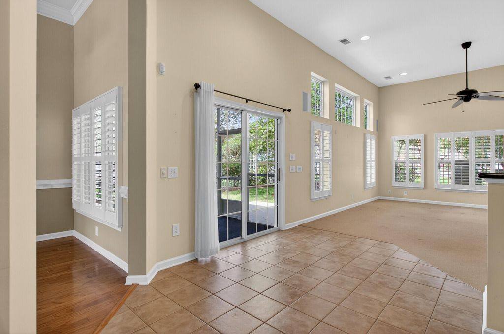 Image 15 of property listing at 152 Back Tee Circle, Summerville, SC 29485