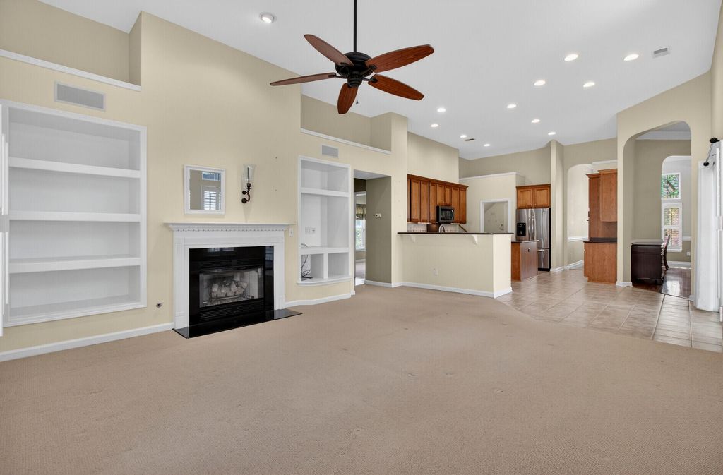 Image 17 of property listing at 152 Back Tee Circle, Summerville, SC 29485