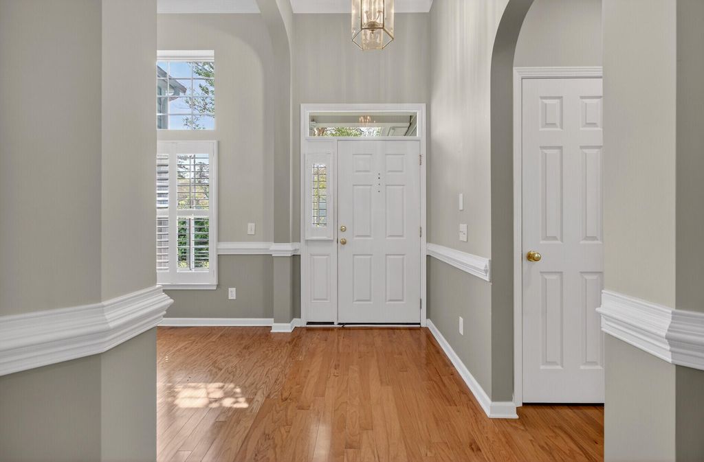 Image 3 of property listing at 152 Back Tee Circle, Summerville, SC 29485