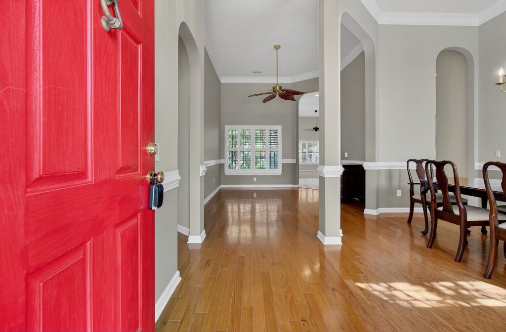 Image 4 of property listing at 152 Back Tee Circle, Summerville, SC 29485