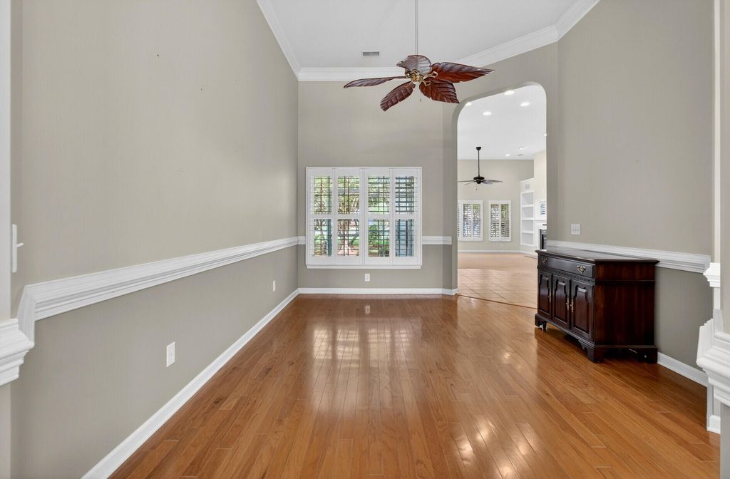 Image 7 of property listing at 152 Back Tee Circle, Summerville, SC 29485