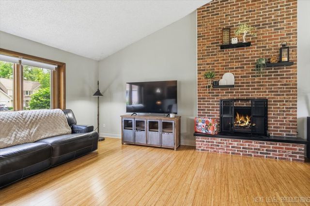 738 Bernadette Lane, Batavia, IL 60510