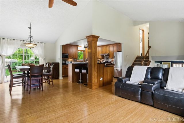 738 Bernadette Lane, Batavia, IL 60510