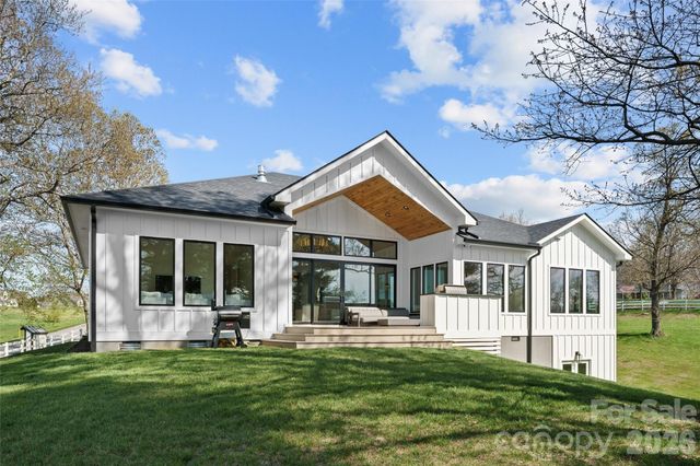 503 Nesbitt Drive, Mills River, NC 28759