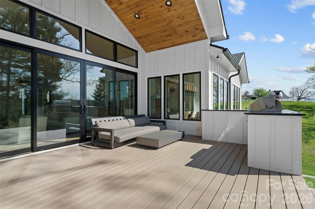 503 Nesbitt Drive, Mills River, NC 28759