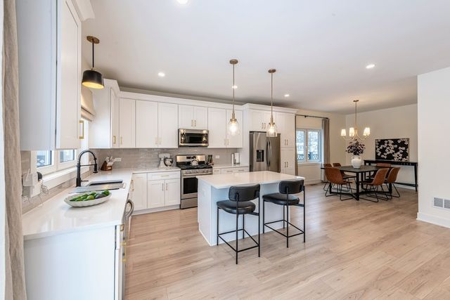 145 N Elmwood Avenue, Wood Dale, IL 60191