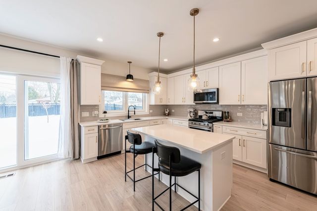 145 N Elmwood Avenue, Wood Dale, IL 60191