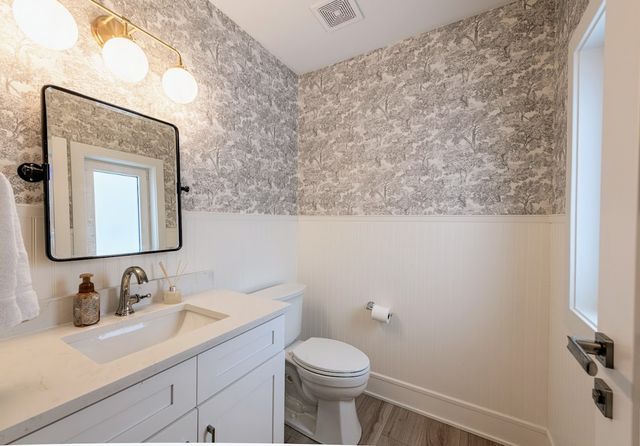 145 N Elmwood Avenue, Wood Dale, IL 60191