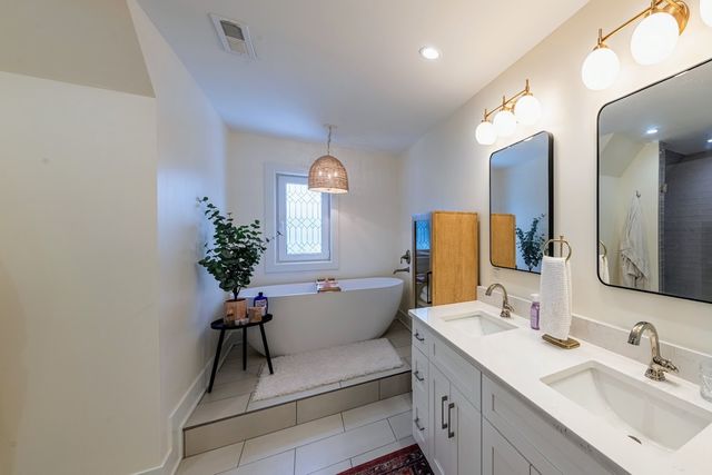 145 N Elmwood Avenue, Wood Dale, IL 60191