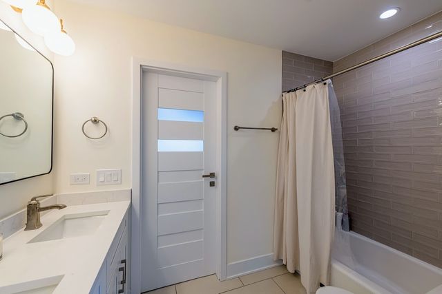 145 N Elmwood Avenue, Wood Dale, IL 60191