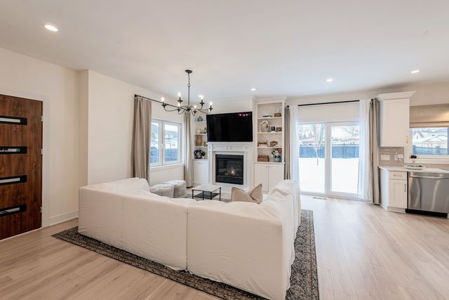 145 N Elmwood Avenue, Wood Dale, IL 60191