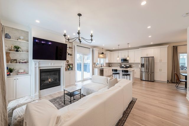 145 N Elmwood Avenue, Wood Dale, IL 60191