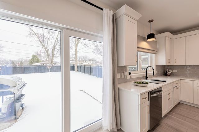 145 N Elmwood Avenue, Wood Dale, IL 60191