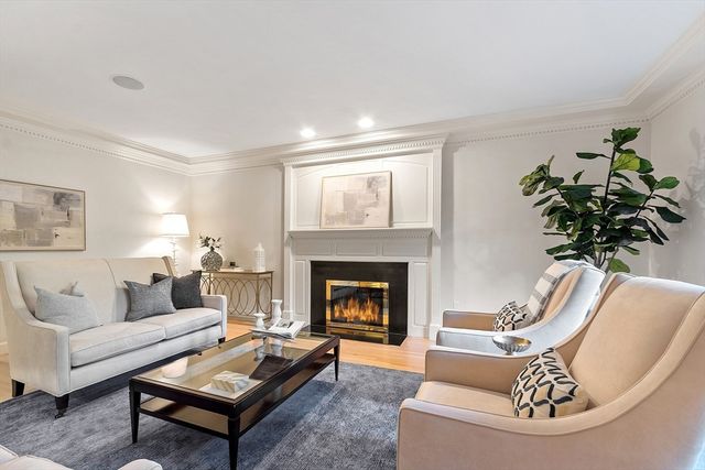 9 Garland Rd, Lincoln, MA 01773