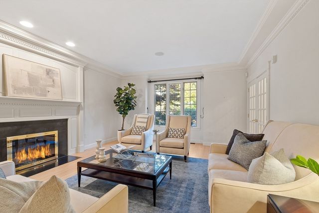 9 Garland Rd, Lincoln, MA 01773