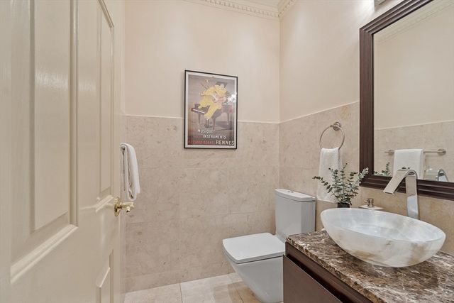 9 Garland Rd, Lincoln, MA 01773