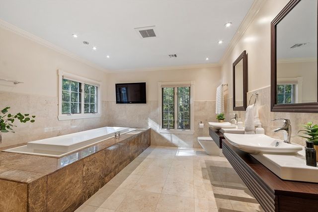 9 Garland Rd, Lincoln, MA 01773