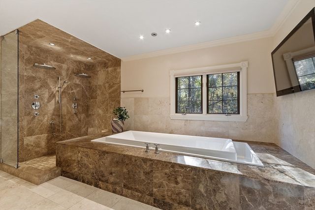 9 Garland Rd, Lincoln, MA 01773